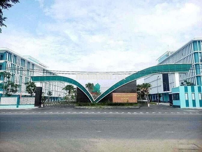 lô góc măt tiền mai đăng chơn. ..đã nẵng. gân làng đai học