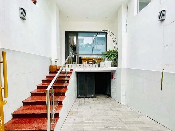 Nhà mới hầm + thang máy mặt tiền Cư Xá Bắc Hải, Quận 10 - cho thuê
