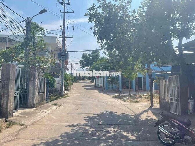 120m. đg btong 4m hoà nhơn. dân cư đông đúc.