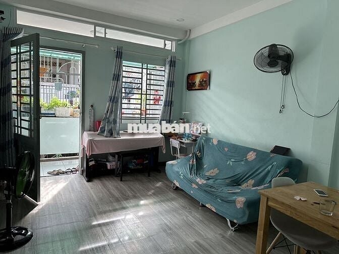 Cho Thuê Căn Hộ 2PN 1WC Trung Tâm Tp HCM, Đường CMT8 P. Hoà Hưng