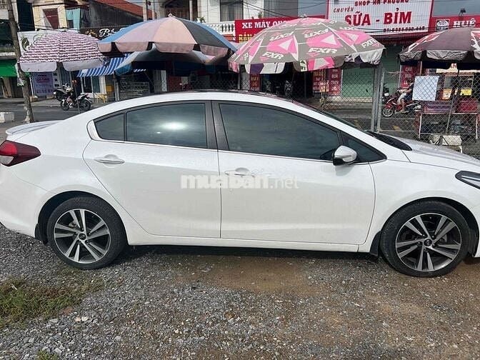 Kia Cerato 2018 1.6 AT Luxury - 700000