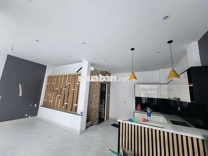 Nhà 3 tầng sát mt Điện Biên Phủ đẹp hiện đại