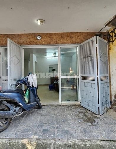 Tập thể tầng 1 ÔTO đỗ cửa 2 mặt ngõ Kinh doanh Mạt tiền 5m 