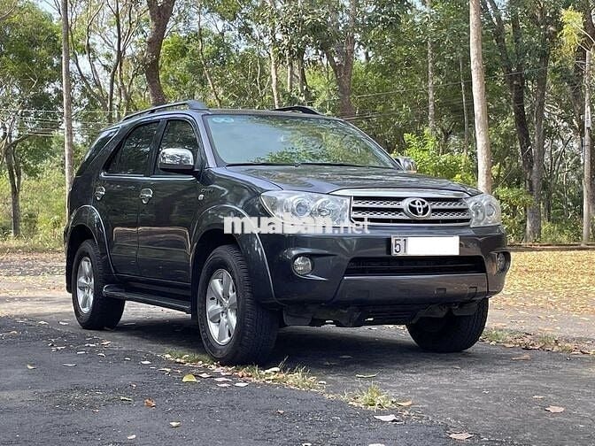 Toyota Fortuner 2010 máy xăng số tự động