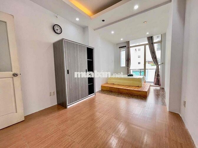 Chính Chủ Cho Thuê Phòng Ban Công Ngay Cầu Bông - 35m2