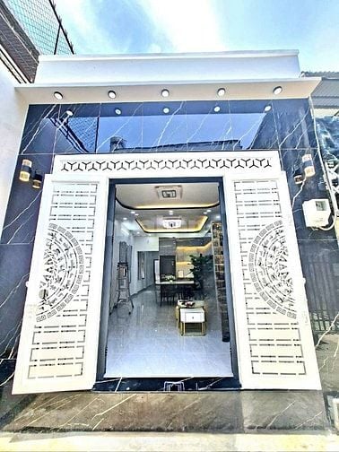 BÁN NHÀ TO ĐÙNG - XÂY MỚI 100% - GẦN LỘ HUỲNH TẤN PHÁT