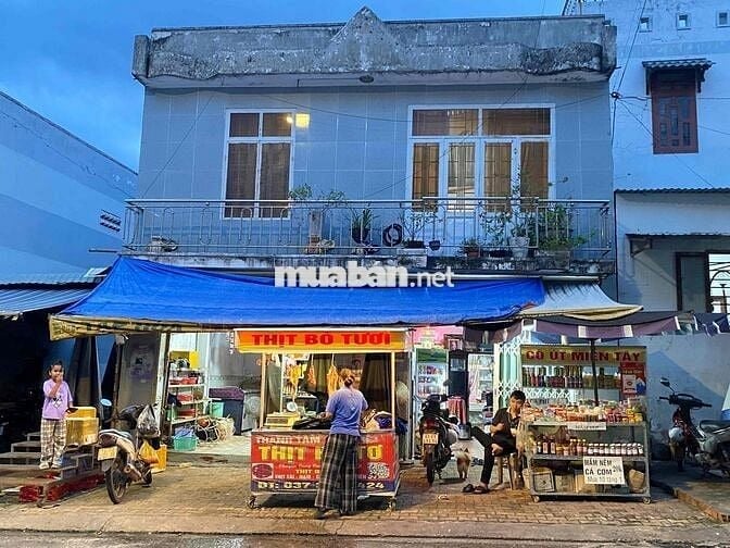 Bán nhà ở mặt tiền chợ Phú Giáo