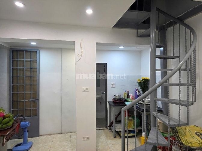 Cho thuê cả nhà 3 tầng sạch sẽ