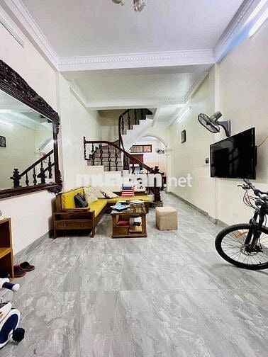 Bán nhà đẹp ngõ Pháo Đài Láng 40m 6 tầng ở ngay 30 ra ô tô giá 9,9 tỷ