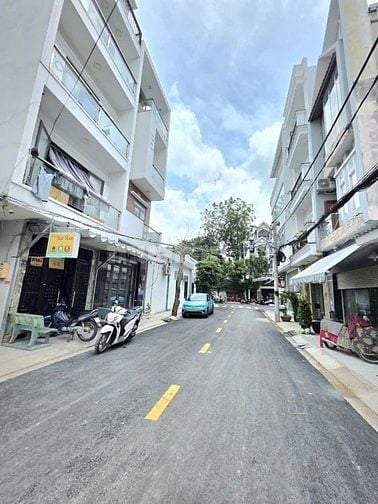 BÁN NHÀ KHU VIP - XE HƠI TỚI GẦN NHÀ