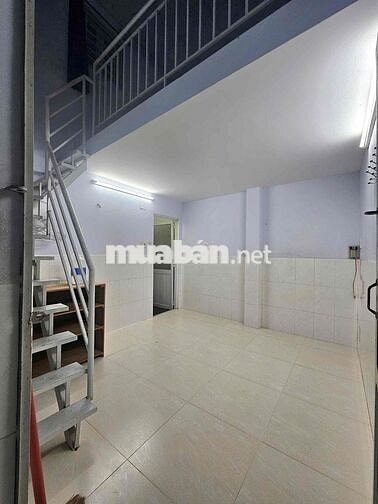 phòng đúc 1 nữ ở 12m có gác đúc, cửa sổ thoáng