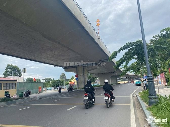 Cho Thuê Mặt tiền 4000m NGAY CỔNG Ra Ga T3. Sân bay Tân Sơn nhất. TB.