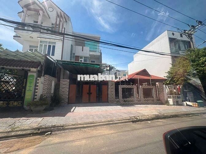 BÁN BIỆT THỰ MẶT TIỀN ĐƯỜNG NGUYỄN ĐÌNH CHIỂU ( DIỆN TÍCH KHỦNG )