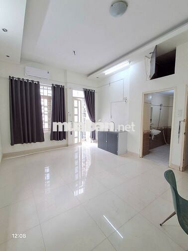 Phòng full nội thất BAN CÔNG, rộng mới ngay ngã 4 Lạc Long quân -Âu Cơ