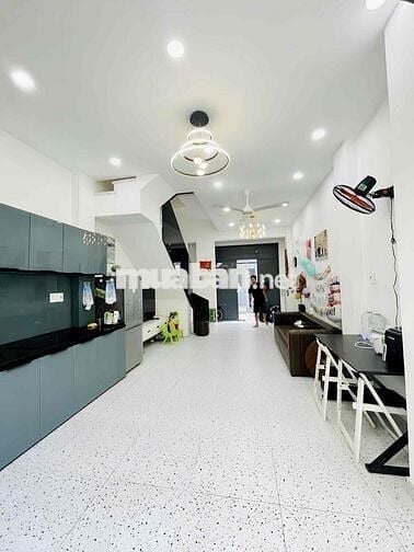 Nhà bán giáp Lê Văn Quới - Dt4.2x12- đúc 2 tầng- Chỉ 4,xtỷ