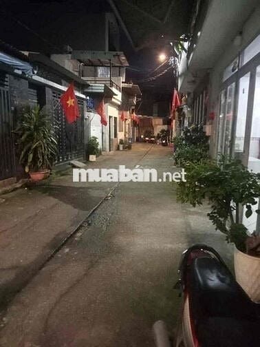 nhà trệt lầu 3pn 2 wc đường xe tải