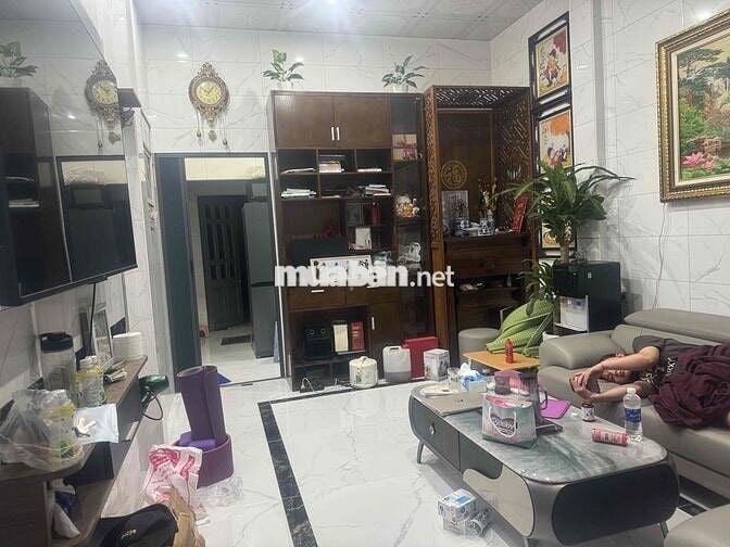 BÁN ĐẤT tặng nhà cấp 4 vị trí đẹp trung tâm ngay gần bãi đỗ oto