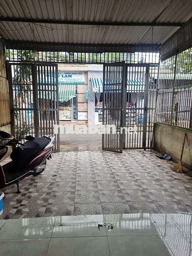 Cho thuê nhà 150m2 gần trung tâm y tế dĩ an