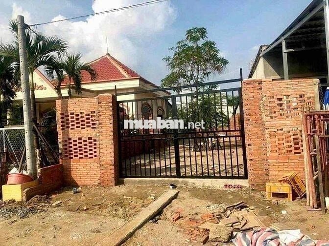 Bán miếng đất thổ cư mặt tiền đường sổ riêng giá ngộp