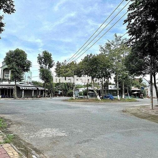 Nhà vị trí siêu đẹp ngay bùng binh KDC P8 Cách chợ 200 gần trường học