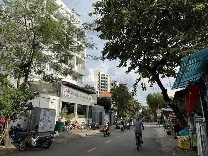Bán nhà 25 tỷ mặt tiền đường Quốc Hướng nối dài Phường Thảo Điền Q2 