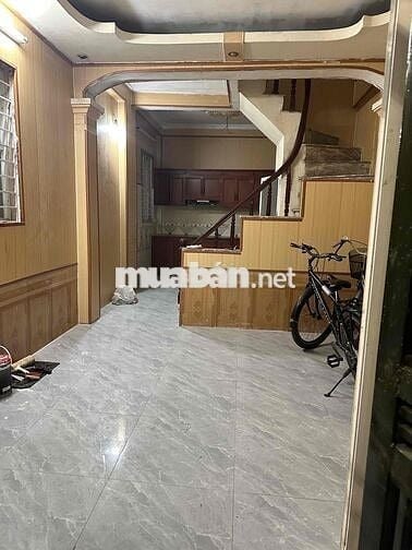 em cần cho thuê phòng trong nhà nguyên căn địa chỉ: ngõ 77 bùi xương t