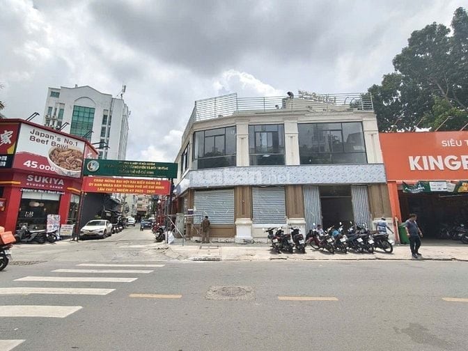 CẦN GẤP 2 NAM GIỮ XE QUÁN TRÀ SỮA TỪ 7H-20H VÀ 12H-20H Ở LÊ VĂN SỸ