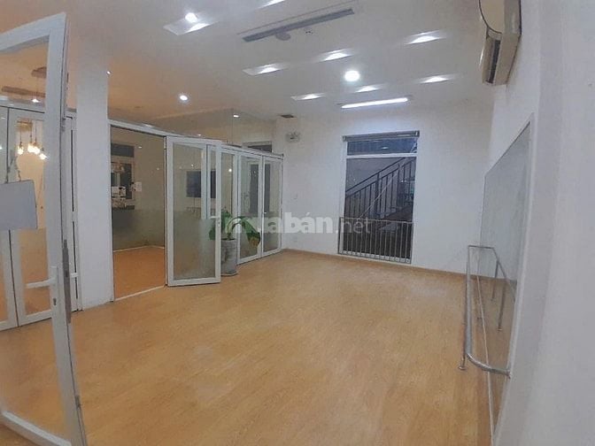 Cho thuê nhà hẻm 4m(XH) Cách Mạng Tháng 8, P.11, Q.3 giá 90tr