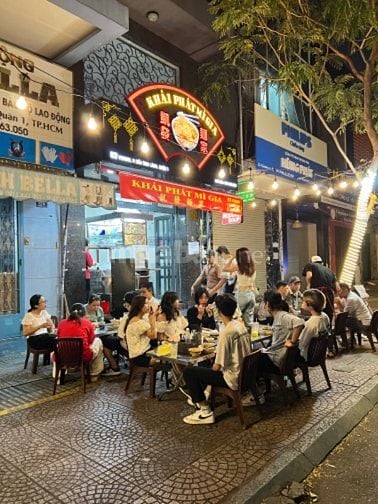 Quán mì Quận 1 cần tuyển người 