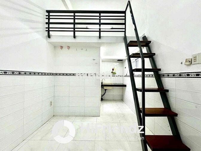 Phòng gác cao 2m, có máy lạnh, bếp, nvs riêng, ngay cầu chữ Y, UEH,SGU