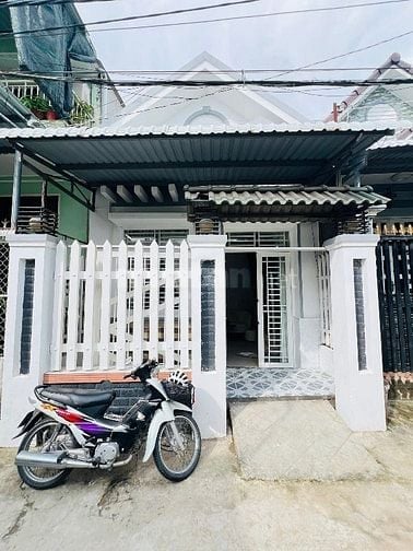 720tr sang tên nhà gần chợ Hưng Long, sổ Hồng riêng.