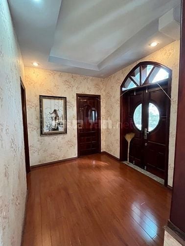 Bán Biệt thự 13.5 tỷ gần đường Nguyễn Thị Định phường Bình Trưng Tây.