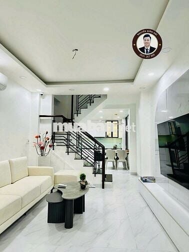 Nhà nguyên Căn Nguyễn Khoái Quận 4, 5 Tầng, 5PN tiện ở làm văn phòng
