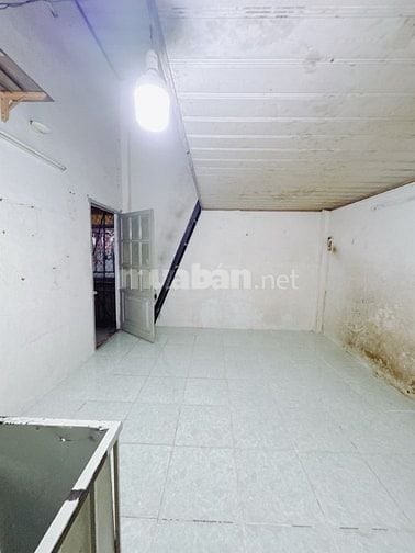 Quận 4 nhà 2 phòng ngủ , nhỉnh 2.x tỷ có nhà sổ hồng riêng