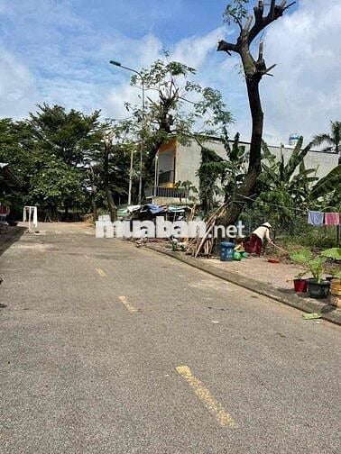 cần bán lô đất 2 mặt tiền công viên