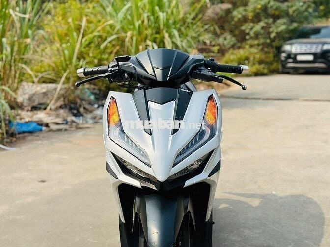HONDA VARIO 125 MÀU XÁM BẠC ĐỘ ĐÈN CHẠY BỐC.