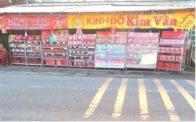 Qua Lễ 2/9 cần bổ sung gấp 3 nhân viên trực quầy tại cửa hàng