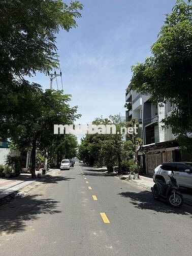 Bán nhà 2 lô liền kề đường Ngô Huy Diễn, Đảo 1 gần cầu Hoà Xuân, 200 m