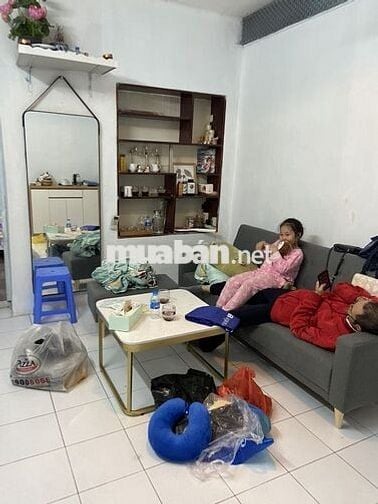 Tập thể 40m2 1 PN, 1PK+ 1 VS C3 Vĩnh Hồ ( gần BV châm cứu TW)