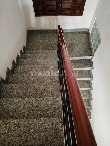 Nhà 18.9 tỷ cách Lê Quang Định vài bước chân sân để ô tô 16 chỗ.