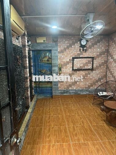 Phòng trọ 40 m2 giá rẻ, tiện nghi đầy đủ tại bến phú định p16,q8