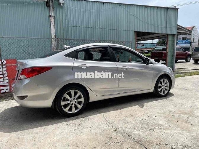 Hyundai Accent 2011 1.4 AT - 89000 km