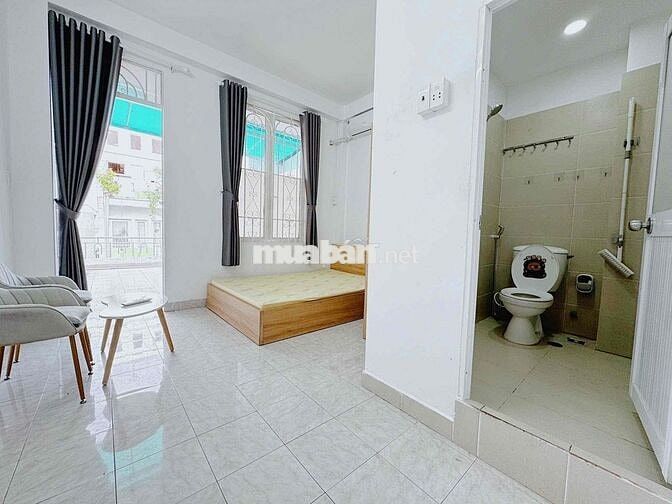 Căn hộ tách bếp ngay Ngã tư Hàng Xanh