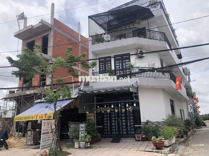 Bán Đất Mặt Tiền ( tặng nhà cấp 4 )