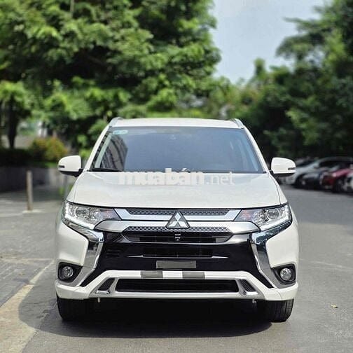 Mitsubishi Outlander 2.0CVT model 2023 màu trắng