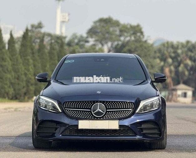 Merểcdes C300 AMG sx 2019 màu xanh CVS siêu đẹp