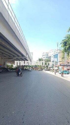 PHẠM VĂN ĐỒNG - BẮC TỪ LIÊM. OTO TRÁNH - NHÀ 5 TẦNG, LÔ GÓC, 8.7 TỶ