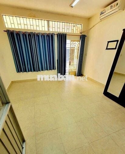 Nhà trống, (4.5x7m 1 Lầu suốt) : 451/36/43 Tô Hiến Thành P14 Q10