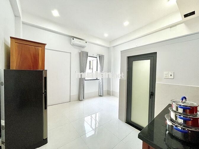 PHÒNG ĐẸP CỬA SỔ LỚN 5P ĐI VINCOM PHAN VĂN TRỊ