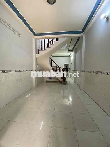 Cho thuê nhà trệt + lầu 2PN đường xe hơi gần chợ